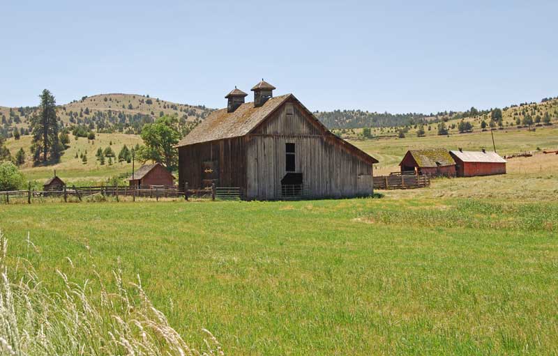 Barn near Fossil off Route 218